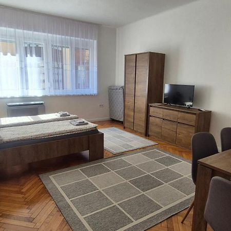 Downtown Studio Apartman Pécs Eksteriør bilde