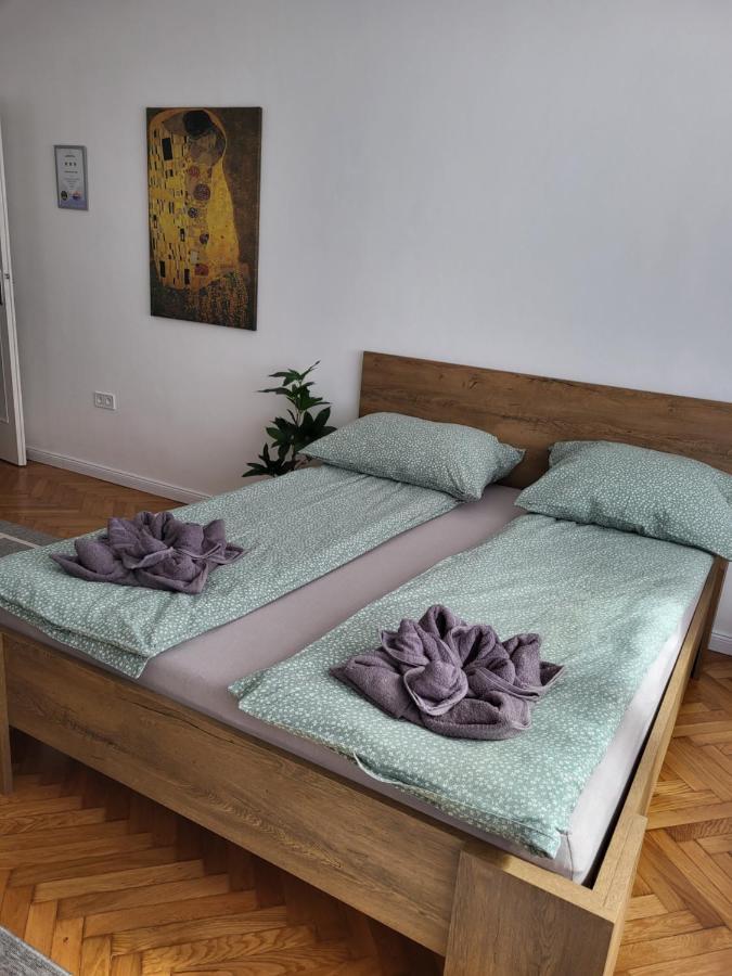 Downtown Studio Apartman Pécs Eksteriør bilde